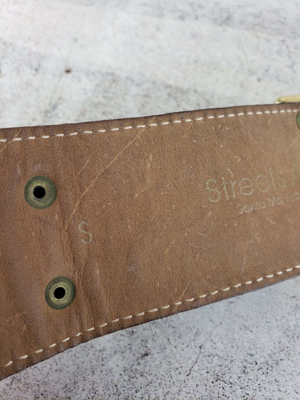 Vintage Streets Ahead Leather Belt Chic Embossed Art Deco Gold Hardware D-Rings - Picture 8 of 12